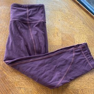 ATHLETA M Salutation Capri Maroon (no pilling!)